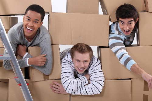 Careful packing for apartment relocation in Gallowscorner